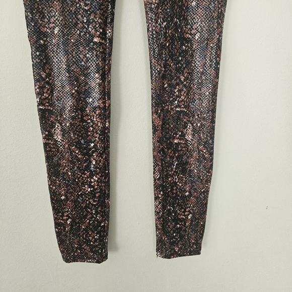 Spanx Faux Leather Snake Shine Leggings Size M - Picture 4 of 6